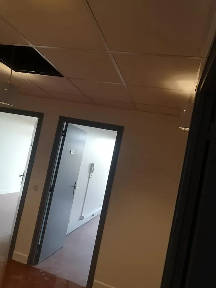 Pose de faux plafond à Noé